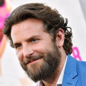 L&rsquo;évolution des cheveux de Bradley Cooper : signes d&rsquo;une greffe de cheveux ?