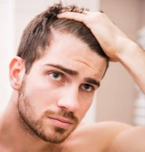 Chirurgie de réduction du front ou greffe de cheveux : quelle est la solution idéale pour vous ?